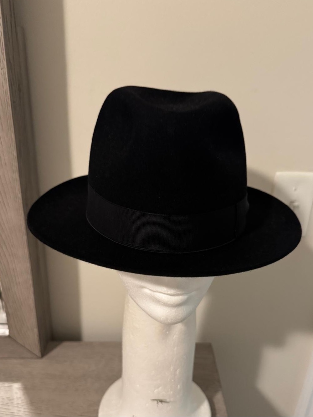 Men's Black Wool Felt Fedora Hat with Grosgrain Band